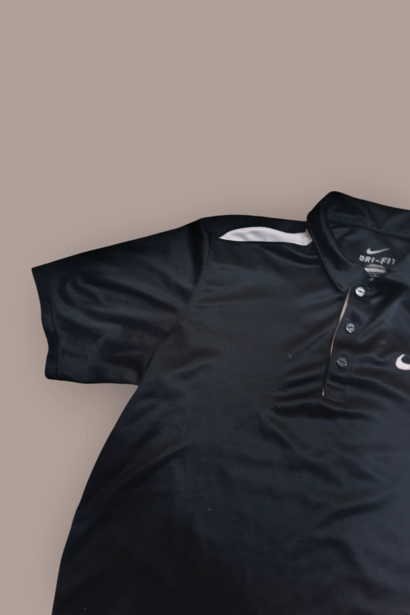 | Polo Nike Dri-Fit Homem | Cor Preto | Manga Curta | Logo Bordado | Tamanho M | – photo 3